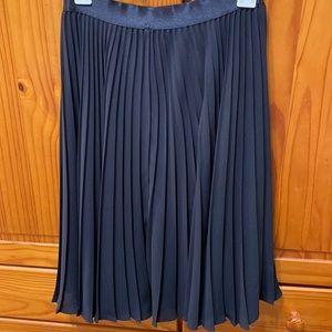 Express very classic pleading black skirt with elastic waist band , lining ,used
